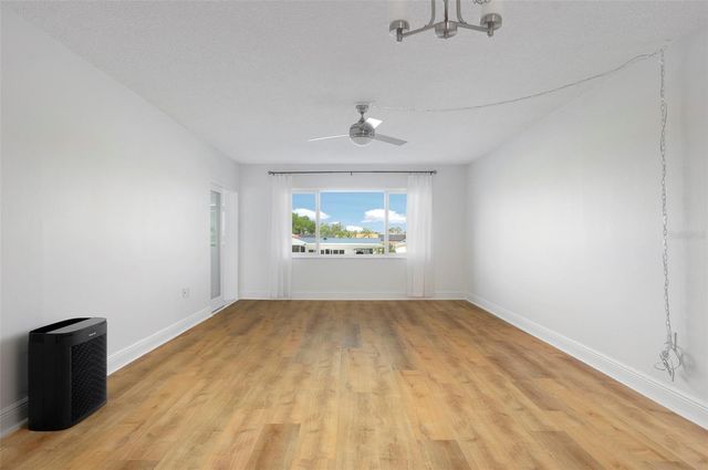 4725 COVE CIRCLE 207, St Petersburg, FL 33708