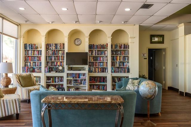 4725 COVE CIRCLE 207, St Petersburg, FL 33708