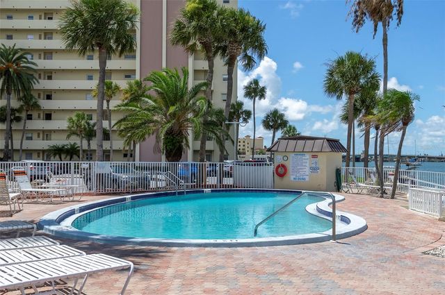 4725 COVE CIRCLE 207, St Petersburg, FL 33708