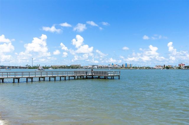 4725 COVE CIRCLE 207, St Petersburg, FL 33708