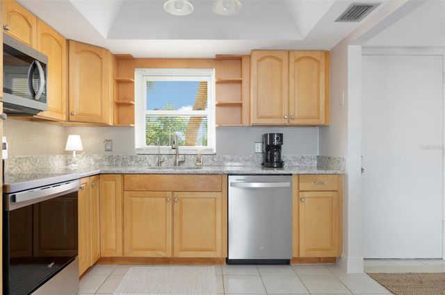 4725 COVE CIRCLE 207, St Petersburg, FL 33708