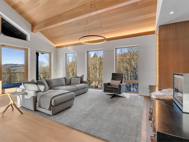 357 Old Quarry Road, Fayston, VT 05673