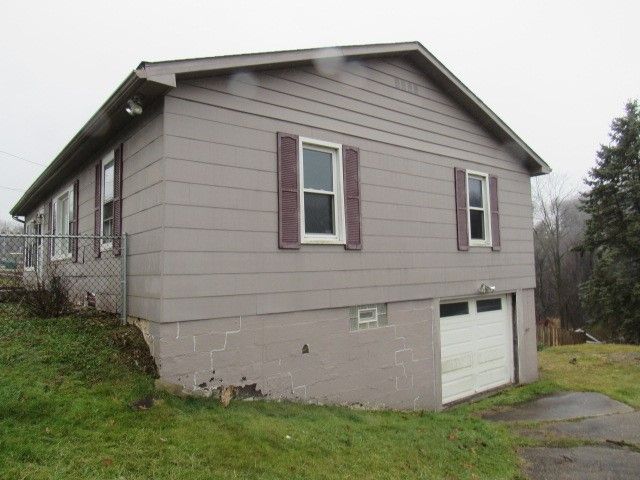 563 Agnew Road, Hempfield Twp, PA 15601