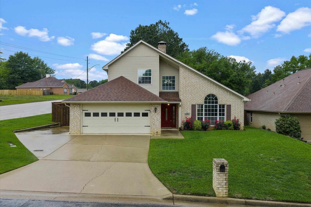 3301 Crossroads Drive, Longview, TX 75605