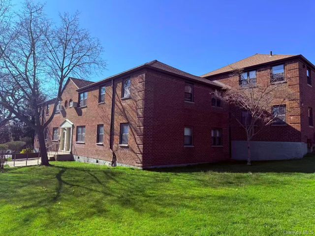 246-15 57 Dr Upper, Douglaston, NY 11362