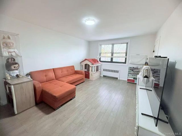 246-15 57 Dr Upper, Douglaston, NY 11362