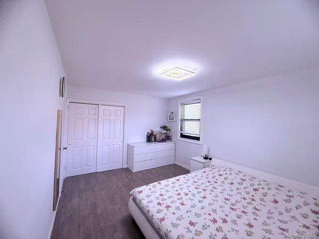 246-15 57 Dr Upper, Douglaston, NY 11362