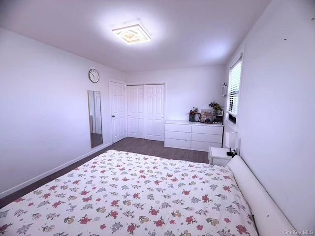 246-15 57 Dr Upper, Douglaston, NY 11362