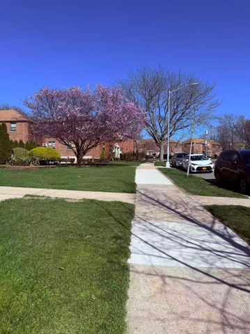 246-15 57 Dr Upper, Douglaston, NY 11362
