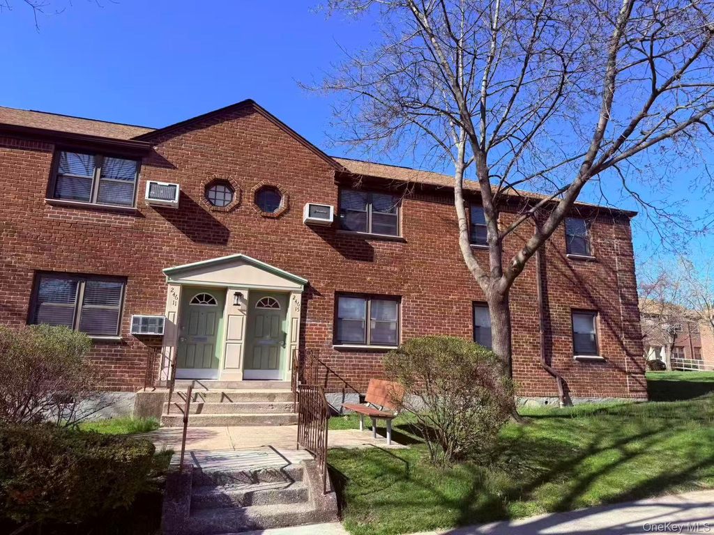 246-15 57 Dr Upper, Douglaston, NY 11362