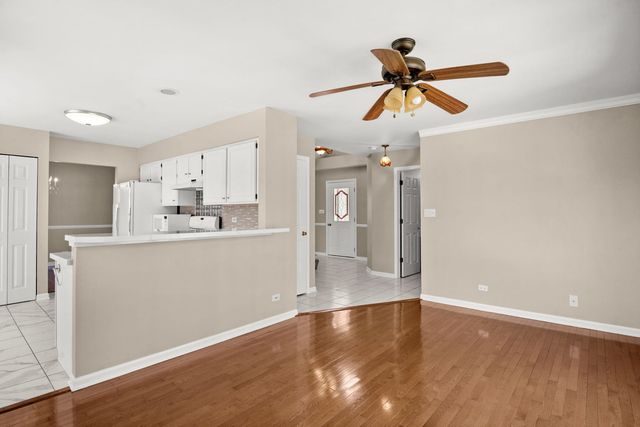 345 Mayfair Lane, South Elgin, IL 60177