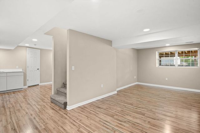 345 Mayfair Lane, South Elgin, IL 60177