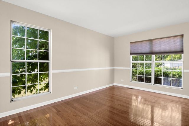345 Mayfair Lane, South Elgin, IL 60177
