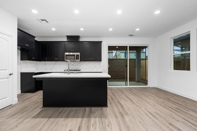 380 Huckleberry Road S, Madera, CA 93636