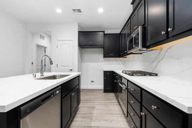 380 Huckleberry Road S, Madera, CA 93636