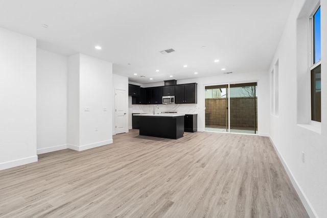 380 Huckleberry Road S, Madera, CA 93636