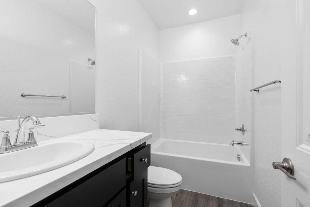 Image 12 of property listing at 380 Huckleberry Road S, Madera, CA 93636