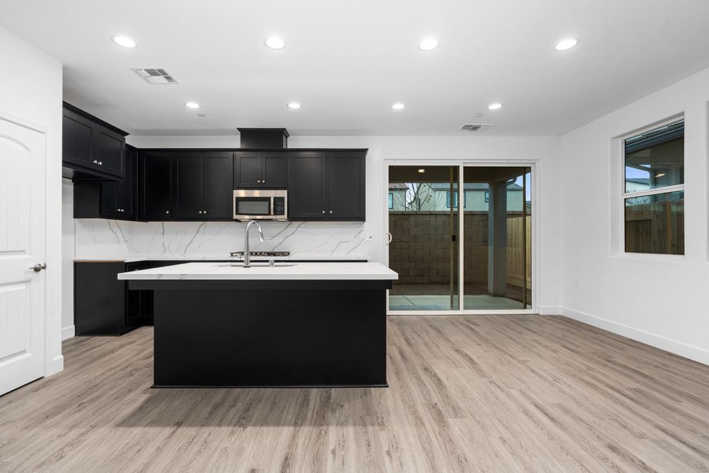 Image 2 of property listing at 380 Huckleberry Road S, Madera, CA 93636