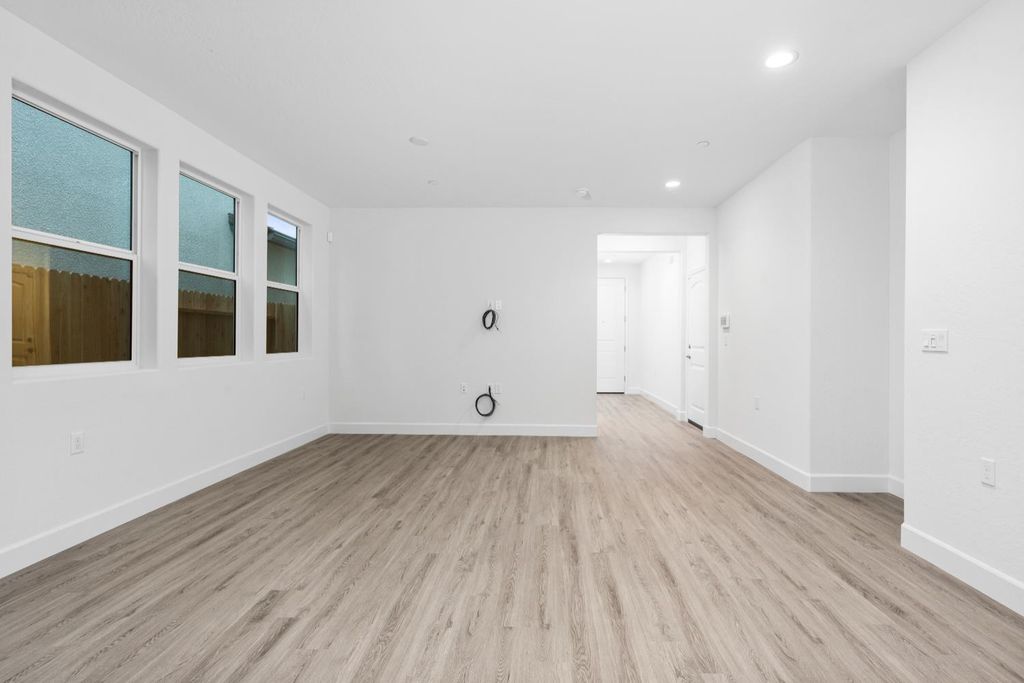 Image 7 of property listing at 380 Huckleberry Road S, Madera, CA 93636