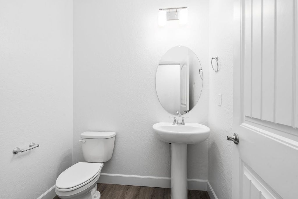 Image 8 of property listing at 380 Huckleberry Road S, Madera, CA 93636