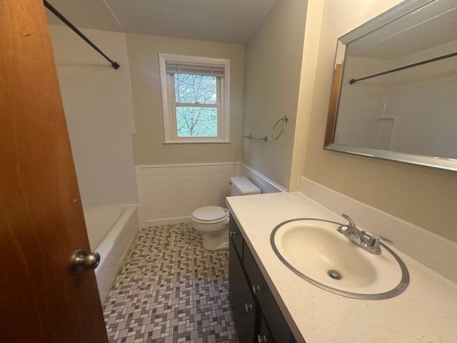 242-244 Highland St 2, Northbridge, MA 01532