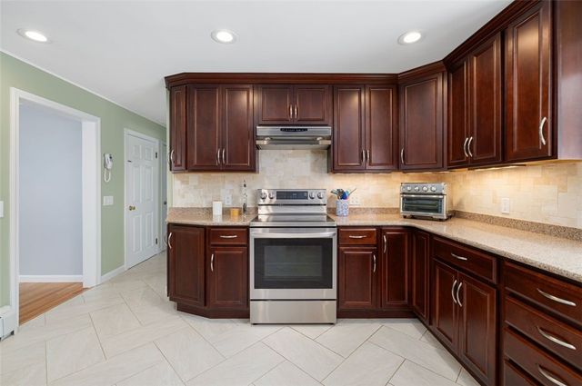 117 Moccasin Trail, Cranston, RI 02921