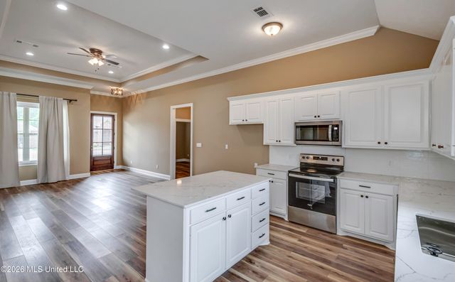 406 Silver Hill Drive, Pearl, MS 39208