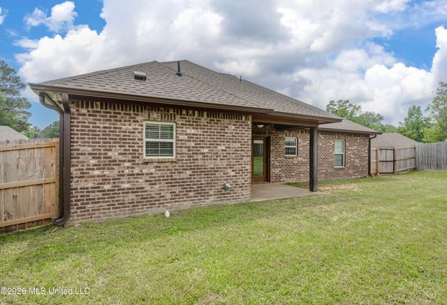 406 Silver Hill Drive, Pearl, MS 39208