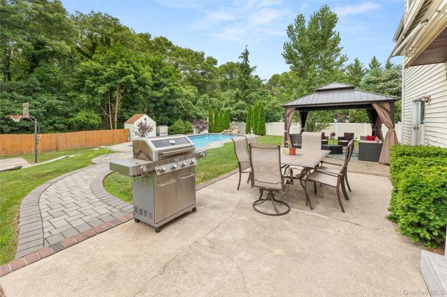 24 Walnut Street, Coram, NY 11727