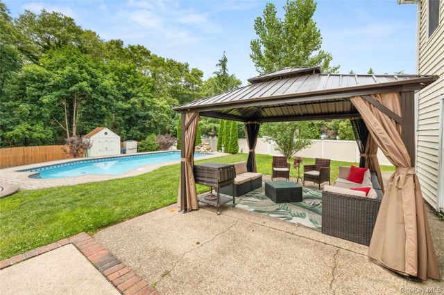 24 Walnut Street, Coram, NY 11727