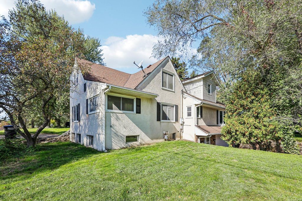 2347 Western Avenue N, Roseville, MN 55113 — exterior