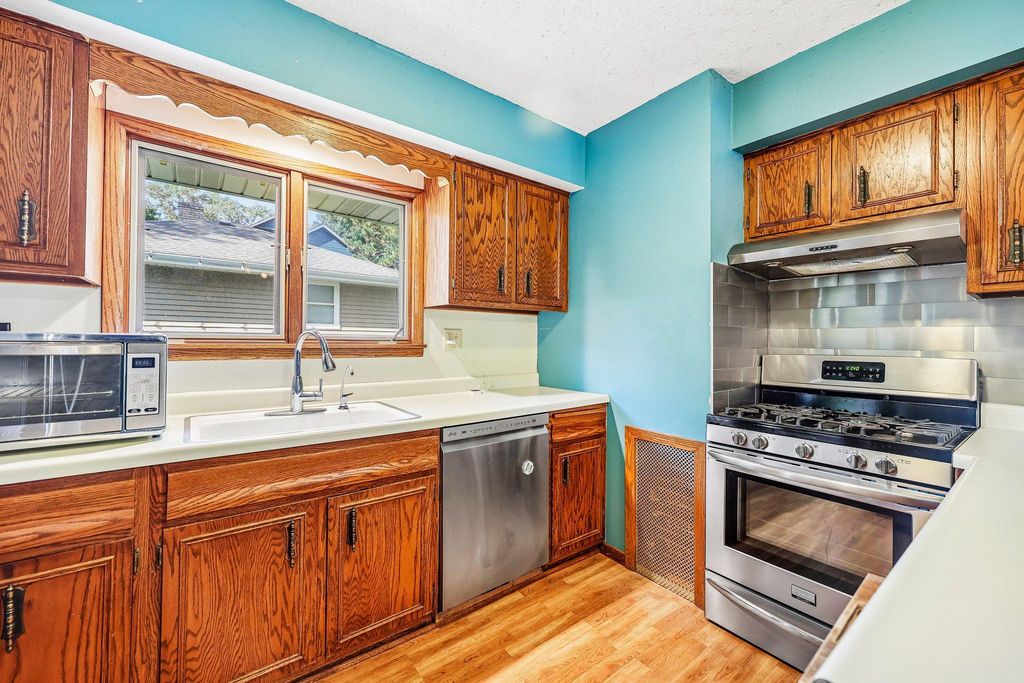 2347 Western Avenue N, Roseville, MN 55113 — photo 4