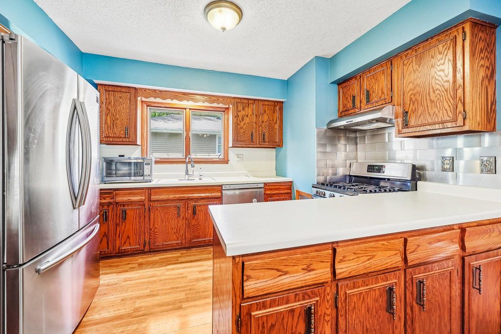 2347 Western Avenue N, Roseville, MN 55113 — photo 5