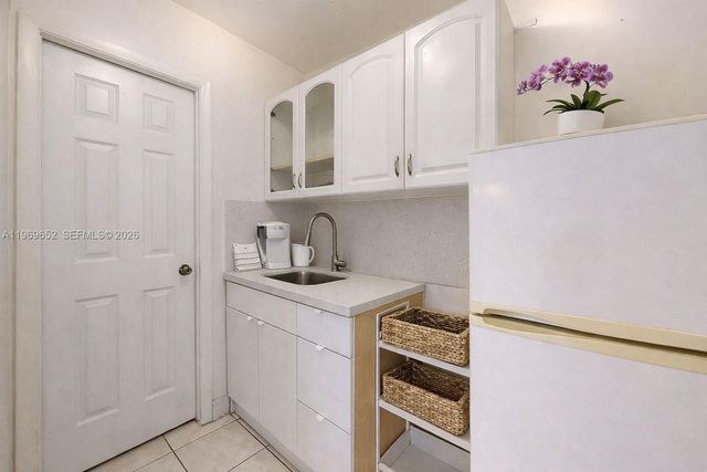 1611 SW 21st St, Miami, FL 33145