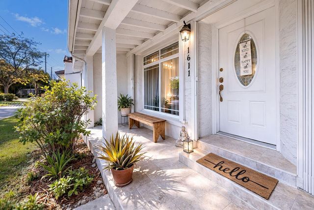 1611 SW 21st St, Miami, FL 33145