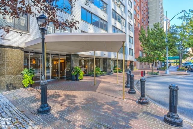 530 E 72nd St Apt 4D, New York City, NY 10021