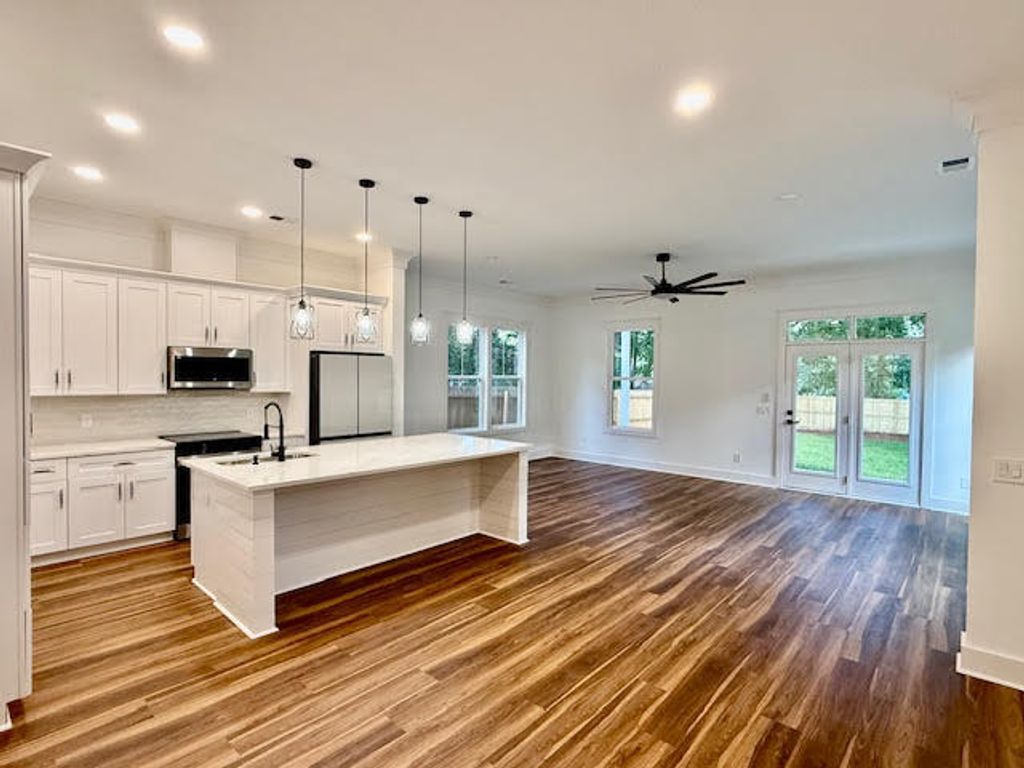 Image 11 of property listing at 2662 Bennett Yard Road, North Charleston, SC 29405