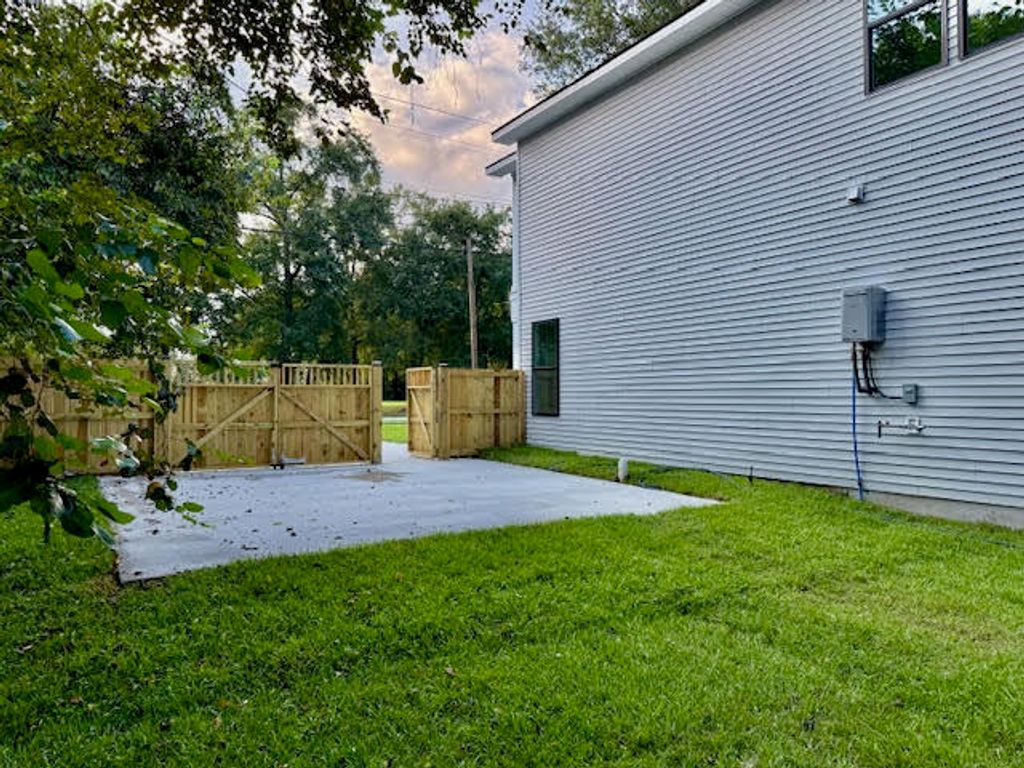 Image 44 of property listing at 2662 Bennett Yard Road, North Charleston, SC 29405