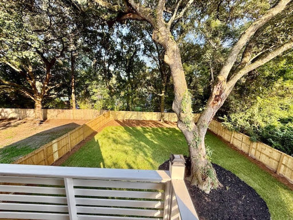 Image 6 of property listing at 2662 Bennett Yard Road, North Charleston, SC 29405