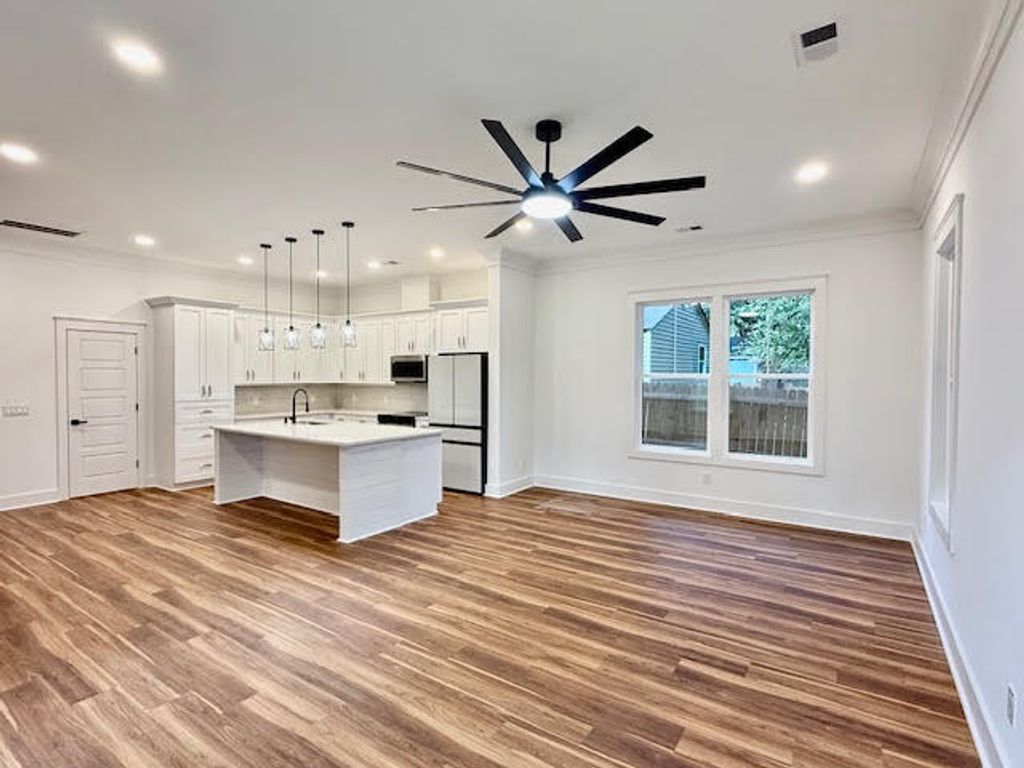 Image 9 of property listing at 2662 Bennett Yard Road, North Charleston, SC 29405