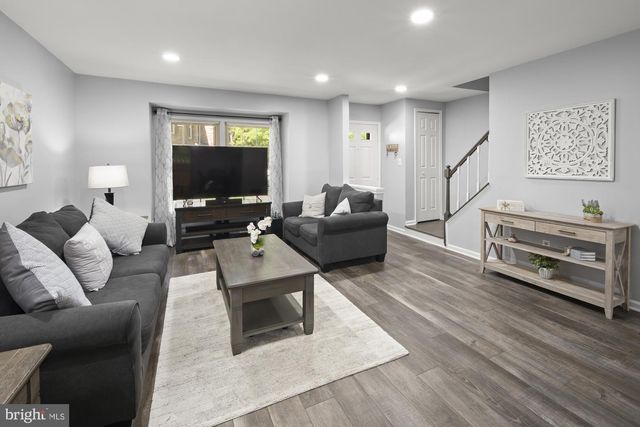 9053 ARMENDOWN DR, Springfield, VA 22152