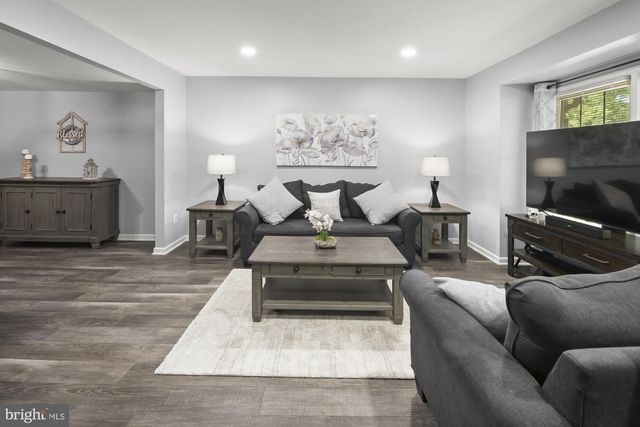 9053 ARMENDOWN DR, Springfield, VA 22152