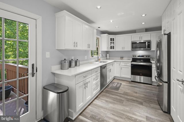9053 ARMENDOWN DR, Springfield, VA 22152