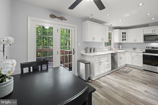 9053 ARMENDOWN DR, Springfield, VA 22152