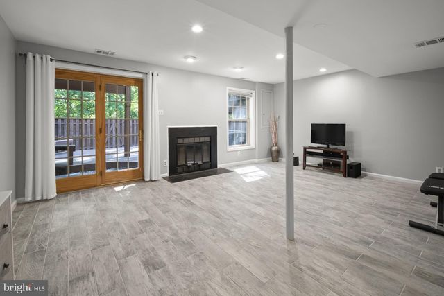 9053 ARMENDOWN DR, Springfield, VA 22152
