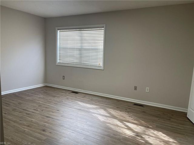 34 Roffman PL, Newport News, VA 23602