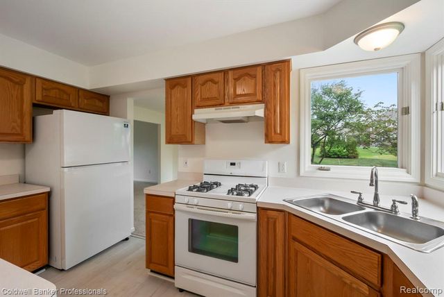 45846 Rockledge Drive, Plymouth, MI 48170