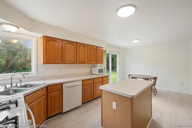 45846 Rockledge Drive, Plymouth, MI 48170