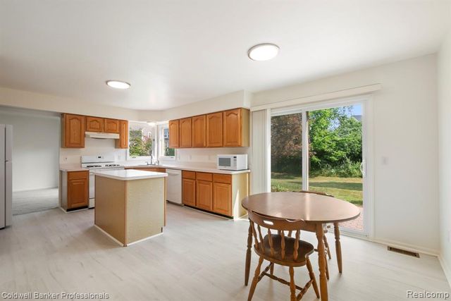 45846 Rockledge Drive, Plymouth, MI 48170
