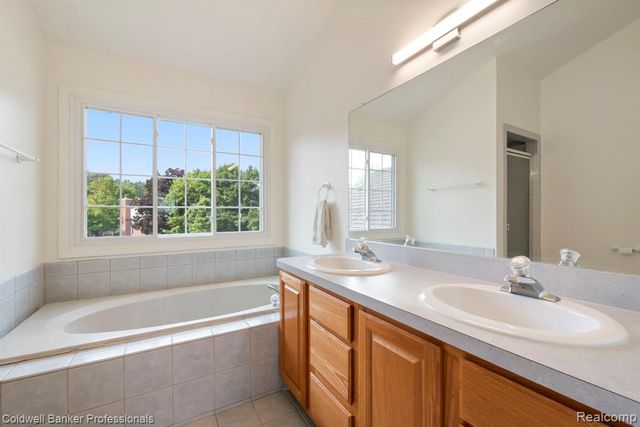 45846 Rockledge Drive, Plymouth, MI 48170